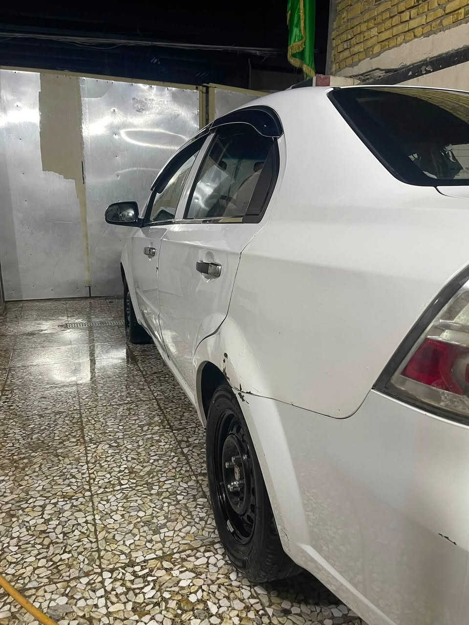 السلام عليكم 
افيو موديل ٢٠١٠
محرك مفتوح كير عادي 
بيها ملاحضات فقط طخات واضحه بالصور رقم مثنى باسمي مداور ثاني يوم سنويه لل٢٧
سياره جاهزه يرادلها ترتيب شويه فقط قطعه وحده صبغ 
مكاني النجف 
السعر ب٥٣ وبيها مجال 
رقم التليفون :***********
