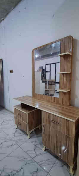 غرفة نوم تركي شغل عراقي شغل مضبوط 6قطع كنتور 5 ابواب مترين ونص عمق 60 ارتفاع مترين و10 نضافة جيدة جدا للبيع السعر 390 بي مجال قليل *********** 
سايدين دوميز الجمعية مقابيل ملعب دوميز قرب اق صو مول كركوك
