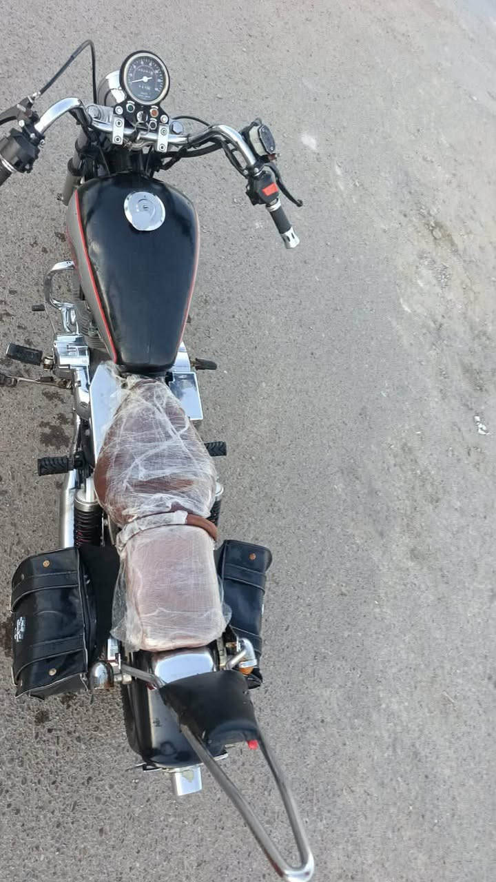 السلام عليكم شباب دراجة رايبل للبيع
حجم المحرك 250cc محرك مفتوح و بيه دخانة

الدراجة خير بركة كهربائية كلها شغالة على السلولي بكل وقت 
المحرك اي نضوح ما بيه
و الدراجه كدامكم ما اضم عليكم شي (السعر)(600) مكاني صلاح الدين قضاء بلد رقم التلفون ***********
