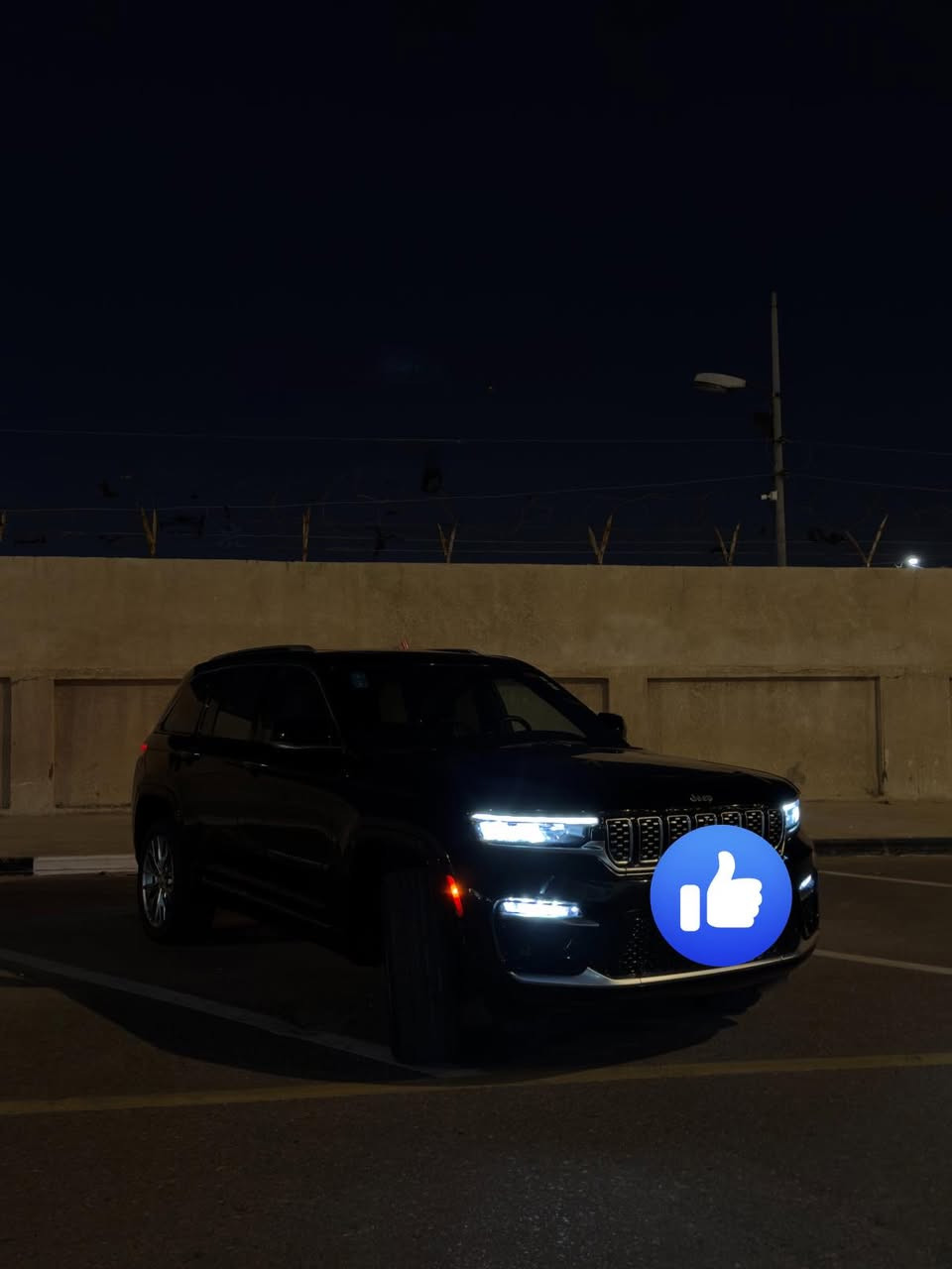 سلام عليكم جيب سومت وارد امريكي 2023 رقم بغداد الدولي السيارة بيهة بابين وجاملغ السيارة ماشيه 45 الف كيلو مو ميل سومت اعلى فئة بلجيب السيارة جديده جديده 
المواصفات 
1-مساج 
2-كامرة روئية ليليه
3-كامرات 360
4-تبريد تدفئة كشنات
5-ثلاث شاشات 
6-داخل اسود وصاچي مطعم بجوزي
7-جكات
8-وضعيات قياده
9-كاربلاي
10-لايت LED
11-الركن الذاتي للسيارة
12-رادار امامي
13-رادار خلفي
15-رادار جانبي وتحذير بلمرايات الجانبيهة 
16-محرك 3600
وباقي مواصفات السومت المعروفة السعر 341وبيهة مجال للاستفسار الرقم ***********
