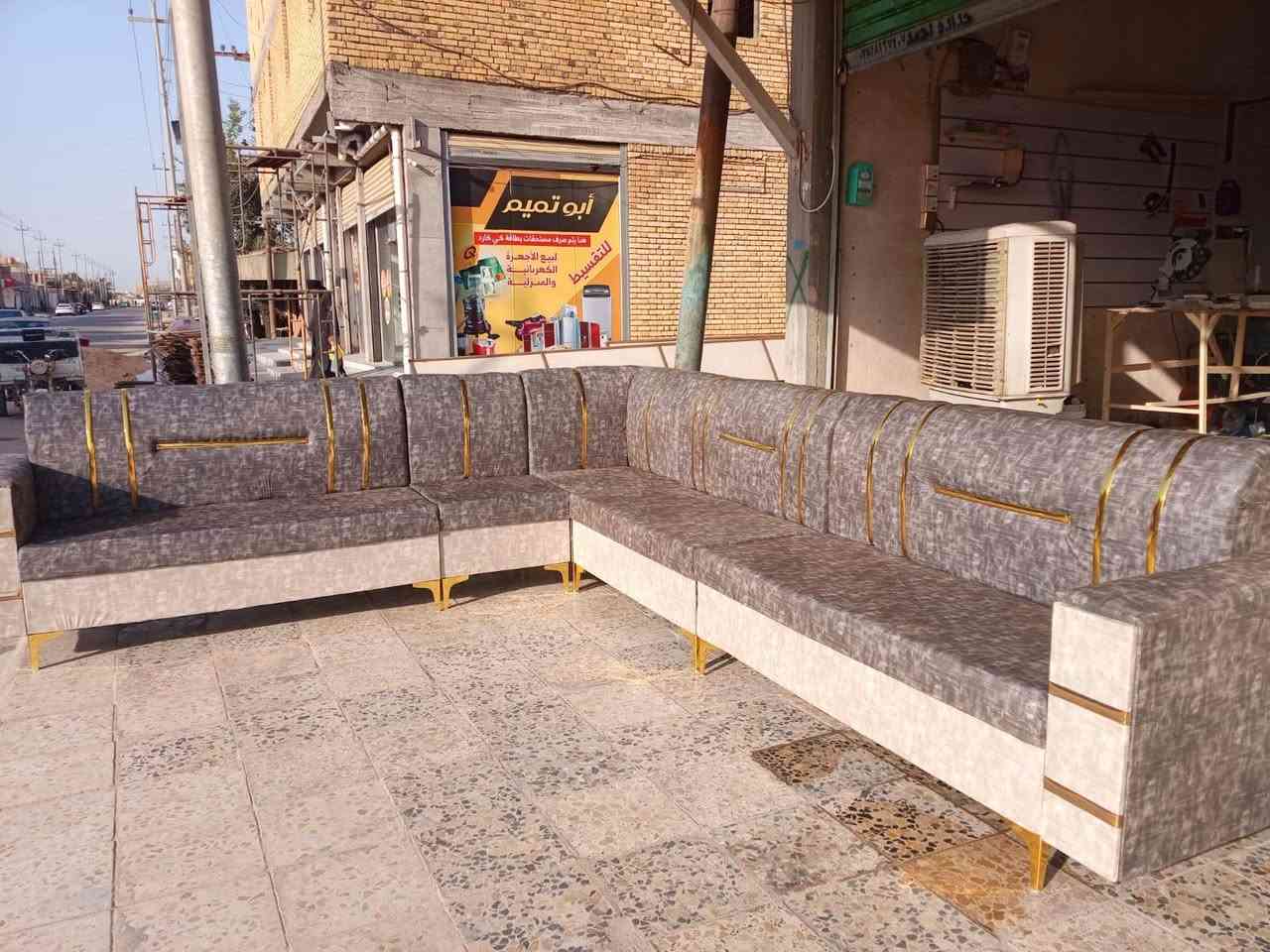 تخم للبيع جديد 5 قطع يتكون من 10 مقاعد السعر 300 وبيه مجال 
او تريد شغل جديد نفس هذا أختلاف في الموديل او اللون  يوجد لدينا عمل تفصال حسب الرغبة  على المتر المكان حي أريدو قرب جامع الرسول الاعظم ***********
