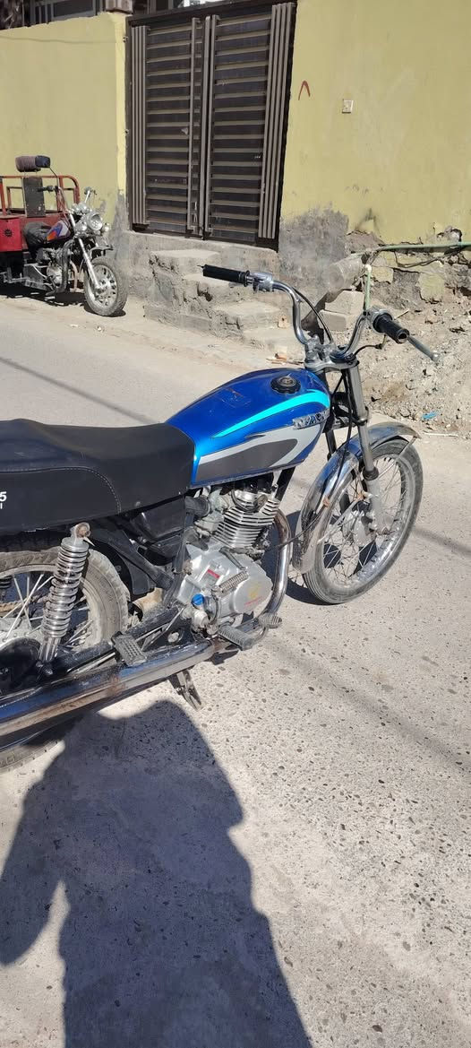 سلام عليكم اربع كير تايكر للبيع دراجه كلشي مابيهة اوراقهة كامله رقمي ***********
