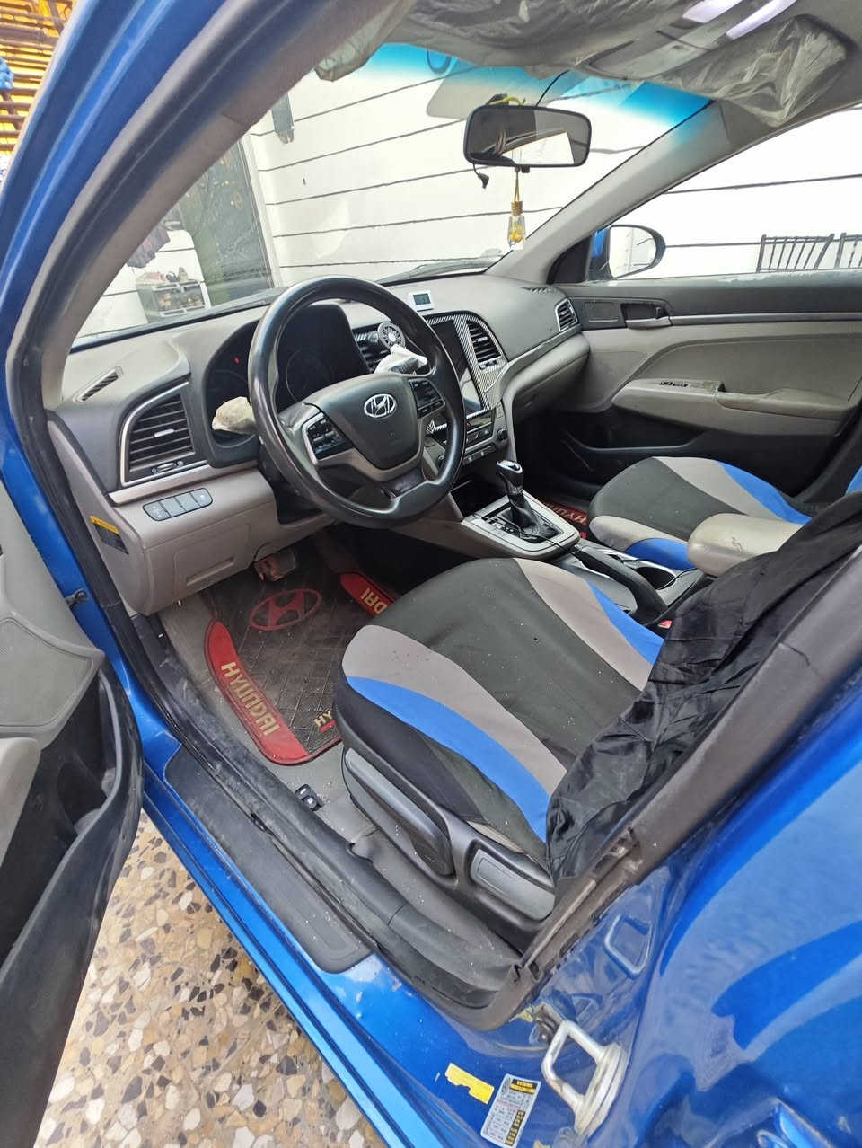 السلام عليكم
للبيع هونداي انترا 

وارد امريكي 

موديل 2017 

حادث جاملغ +بنيد مبدل 

محرك الفين دوش  

رقم بغداد  جديد باسمي 

مكان سيارة بغداد 

السعر 110 وبيه مجال 

رقم تلفون ***********
