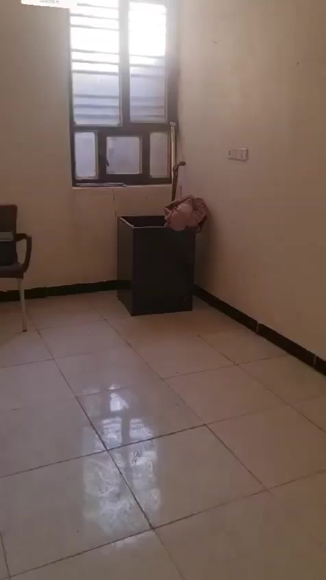 السلام عليكم
بدون دلاليه 
اكو شقه ارضيه حديثه معزوله 
مدخلين مدخل للمطبخ و مدخل للاستقبال 
٨٥ متر
غرفه  صاله
الخدمات والمطبخ سيراميك 
مناور عدد ٢
سخان 
تانكي 
ماطور 
خط مولد 
موقع ممتاز و خط كيات من بابها 
ب٣٥٠ الف
خاص او واتس
***********
