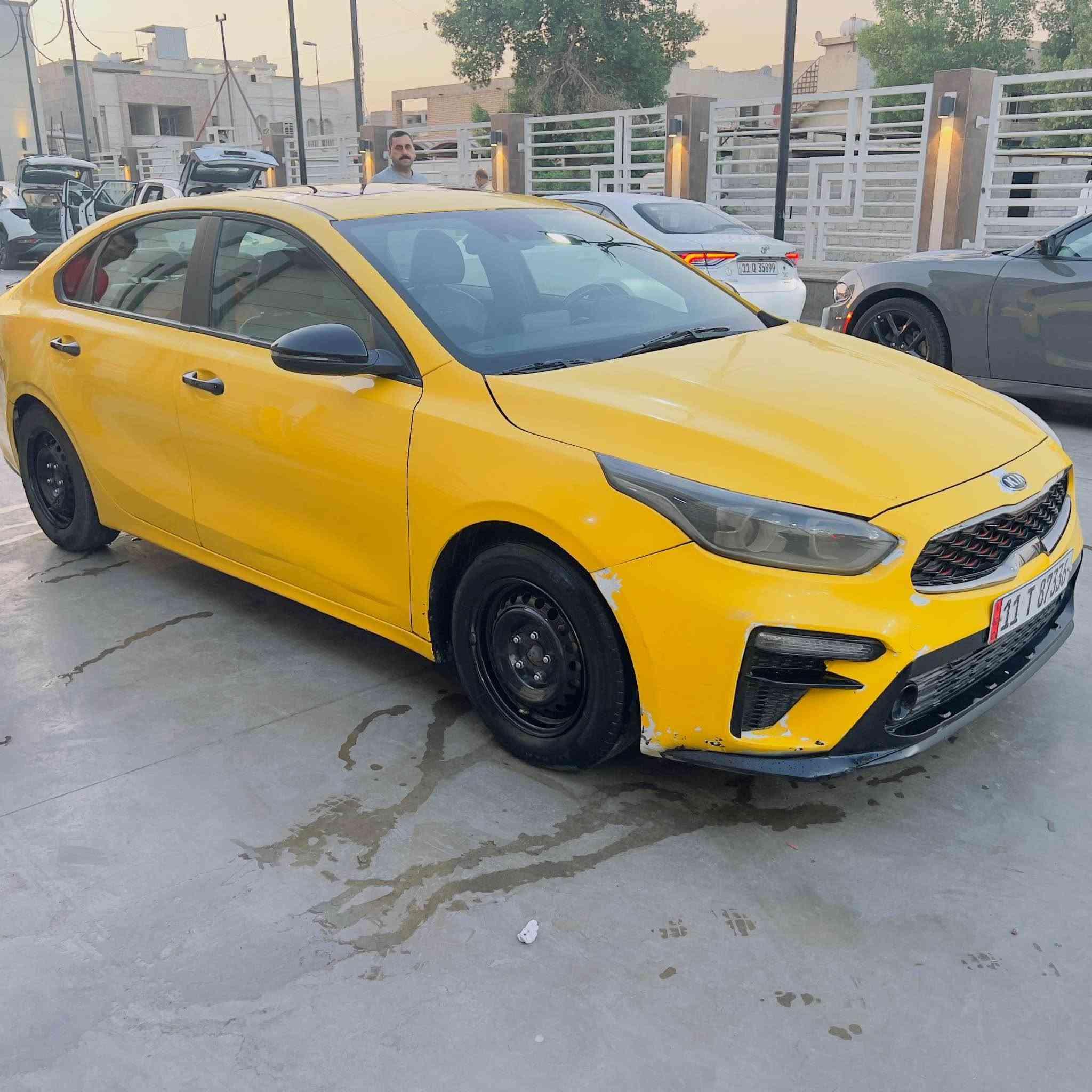 السلام عليكم 
كيا فورتي موديل GT 2021
محركة 2000 دوش 
كير At
ماشية 95
صورة الحادث مرفقه مع الصور 
سونار موجود سيارة معروضه 128
مكاني مدينة الصدر رقم الهاتف 
*********** بغداد, العراق
