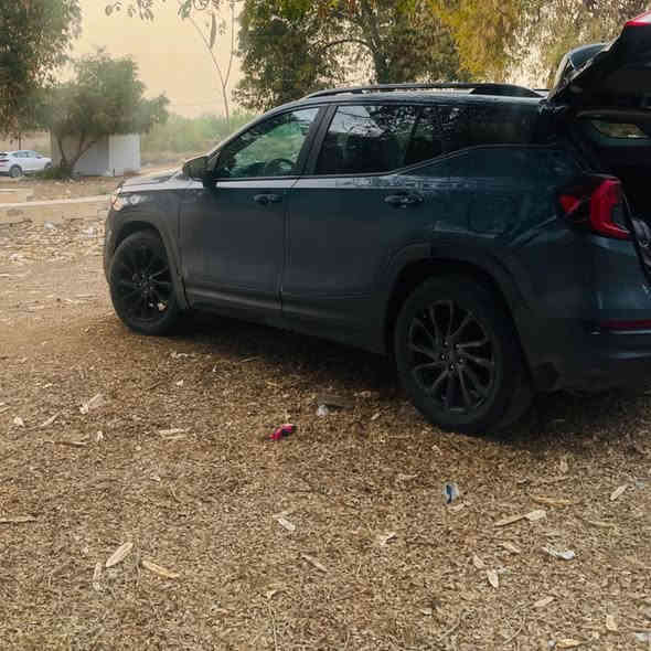 جمسي تيران اللون البحري المميز  وارد امريكي موديل 2024
الفئة SLE بلاك توب 

عداد المسافه 15 الف ميل 

الضرر الدعاميه فقط واصبعين بارد بالجاملغ بدون تبديل بدون دواخل ايرباكات سليمه ضربتها جوه اللايت فقط حتى الايت بلاد ونفسهن اغراضها رجعت شديتهن وبعدني ماصابغ الدعاميه للمصداقيه فقط وكلشي موضح بالصور والفيديوهات من جانت ب امريكا لهسه 

صور الحادث ناشرهن 

محرك 1500 تيربو 

مطعمه بلاك توب بالكامل 

دعاميه دنلي 

تبريد امامي خلفي

كشنات تدفئة 

كشن كهربائي

تشغيل عن بعد 

ابواب بصمه

رادارات 

حساسات 

اوتو هولد

اوتوب ستوب امامي وخلفي 

كفاله عامه عدا بارد اصبعين بالجاملغ لان رجعت عليه الدعاميه 

وبقيه المواصفات المعروفه 

اللون بحري مميز 

رقم ميسان سنويه بشهر ال١١ سويتها لحد ٢٠٣٠ شهر ال١١ 

دخول جديد مكانها العماره

حره بسمي شرط تجي تفحص  تحويل ثاني يوم 

سياره بجم كبس لاشاصي ولا اي شي كله بلاد راديتر وغيره كلشي بلادي ماي شركه بعده بيهة

هاتف ***********

السعر 230 وبي مجال  ربع ماتصرف عليها سيارة جديده واستعمال شخصي
