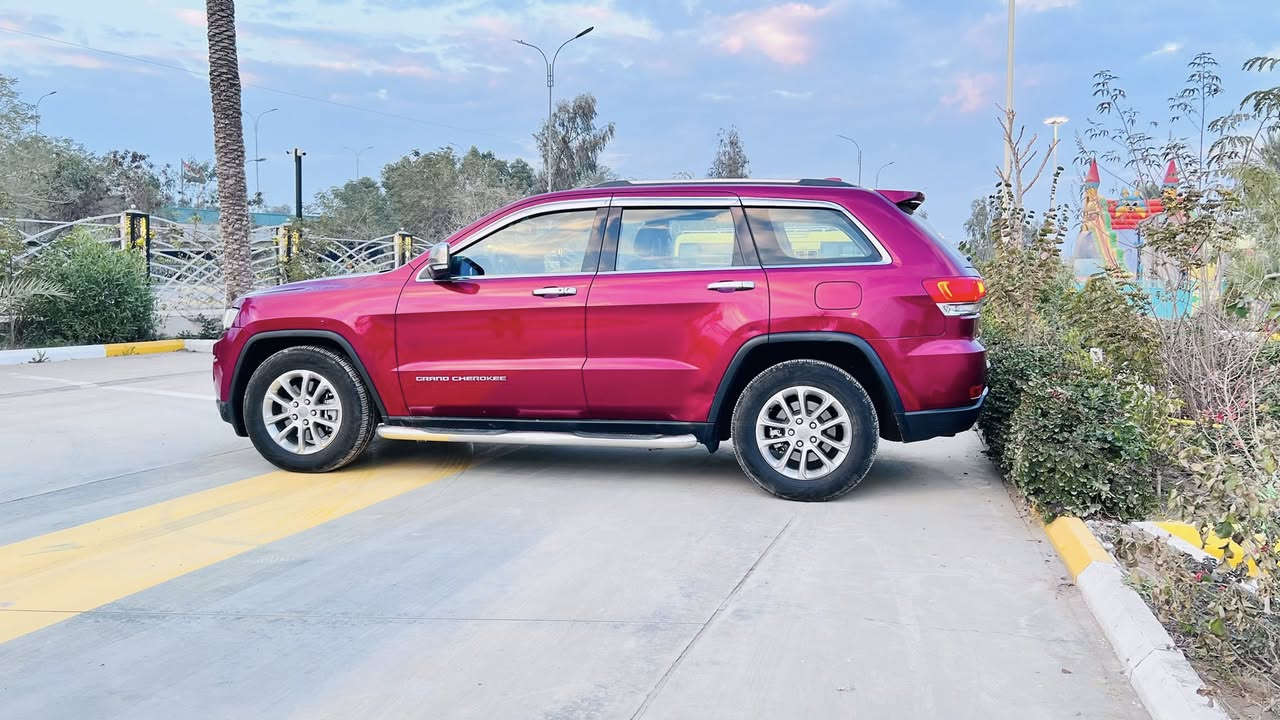 السلام عليكم
جيب جراند شيروكي 2014 خليجي (ليميتد)
٦ سلندر نظام SRT 4x4
بدون صبغ بدون بارد مكفولة كفالة عامه
كير مكينة مكفولات
رقم بغداد بأسمي 
فول مواصفات لون ماروني
داخل قهوائي جلد 
فتحه قطعتين تبريد 
ماشيه ١٣٣ كيلو 
السعر ٢٣٥ (بيع فقط)
مكاني ديالى بعقوبة 
رقمي
***********

