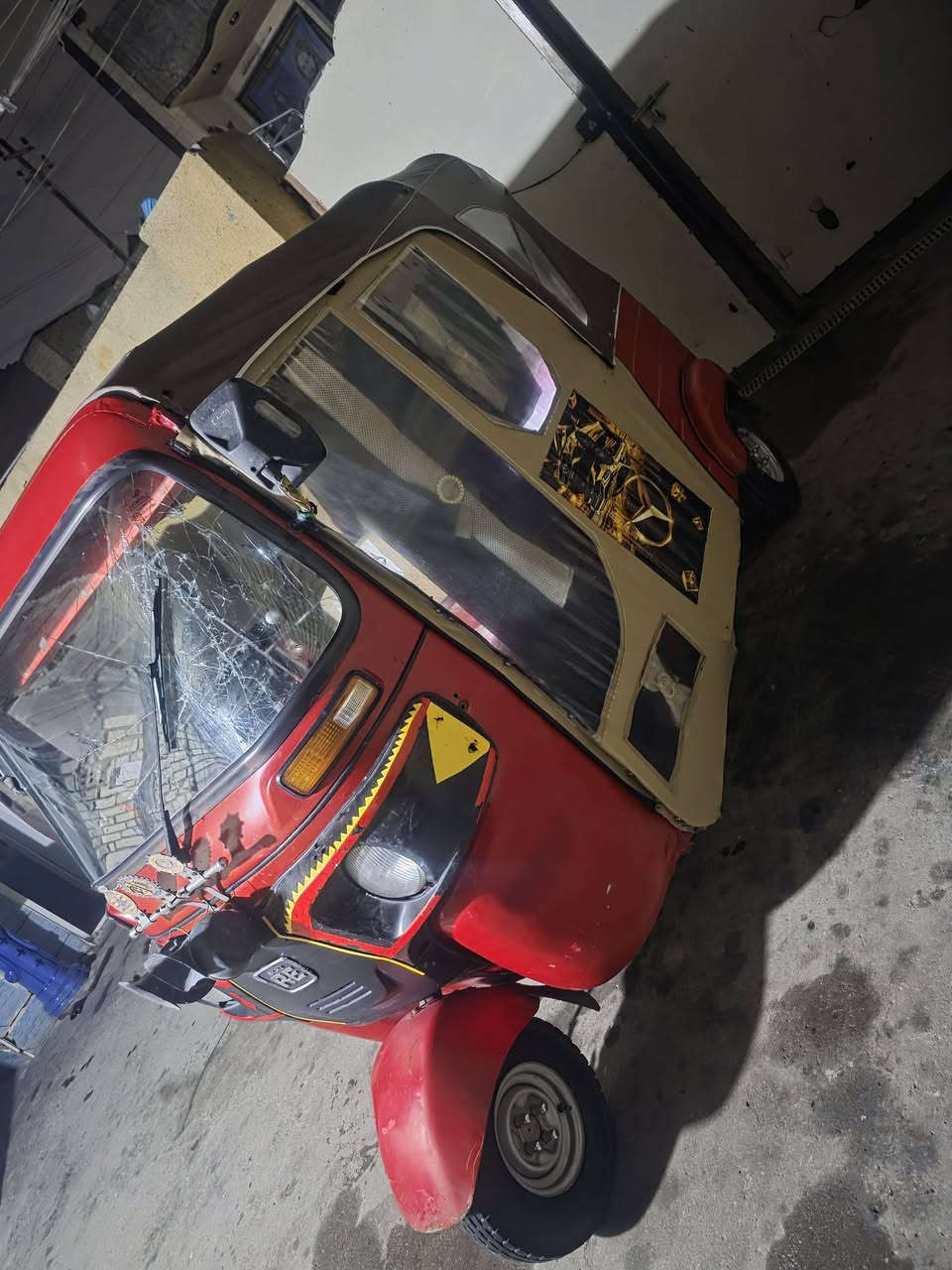 تكتك 2017 معمره كلهه بدون حادث لاتنقيص ولاتبخير اوراق كامله بسمي مكاني بغداد مدينه الصدر /*********** /   سعر 3و 500 وبيهه مجال
