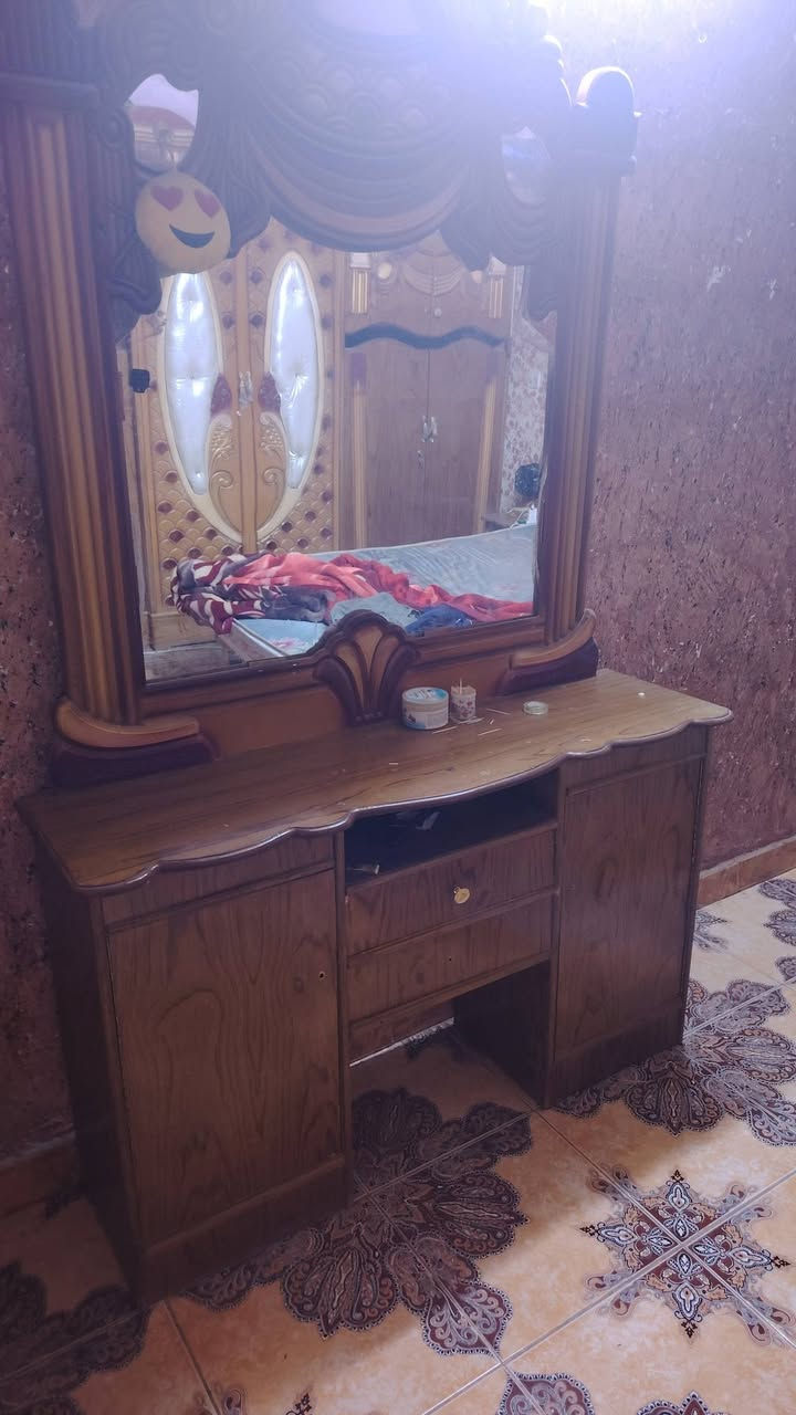 غرفه لل بيع مستعملهاسعر٣٥٠ ***********
