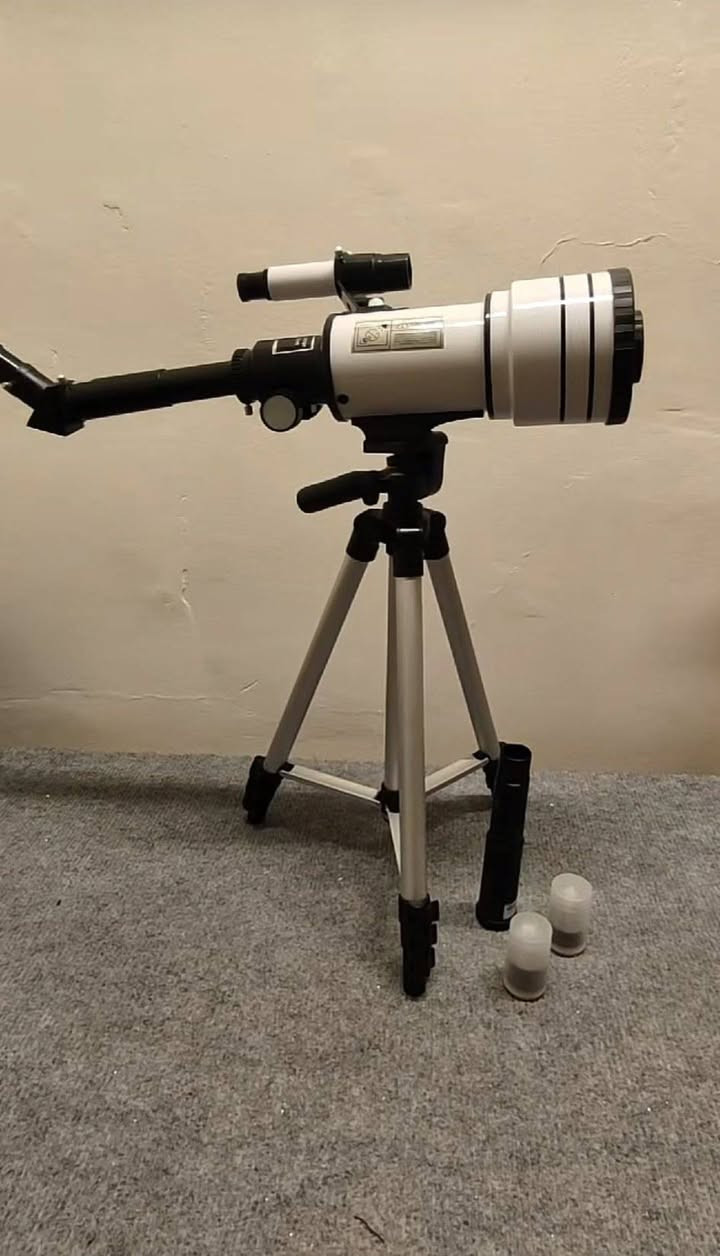 السلام عليكم ـ تلسكوب نفس البلصوره مابي اي نقص ملحقاته كامله   العدد 2  جوده عاليه +دقه واضحه +زوم عالي - العنوان كوت طشاش شرايي ادخل خاص او اتصل  ***********
