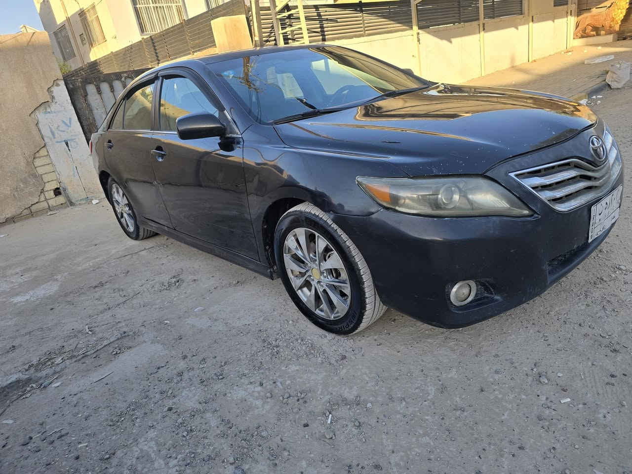 السلام عليكم
تويوتا كامري موديل ٢٠١١ 
وارد امريكي السياره se  حادثه خاملغ يمنه الخلفي 
مواصفات السياره تقريبا فول على موديله فتحه تحكمات كراسي كهرباء دبل كزوز محرك ٢٥٠٠ 
السياره جاهزه 
تبريد شغال تخم تاير جديد
فقط نقوصات بسيطه 
رقم بغداد بأسمي 
السعر ٩٥ ورقه وبيه مجال  بسيط 
للتواصل رقم تليفوني *********** وتساب موجود او اتصال
