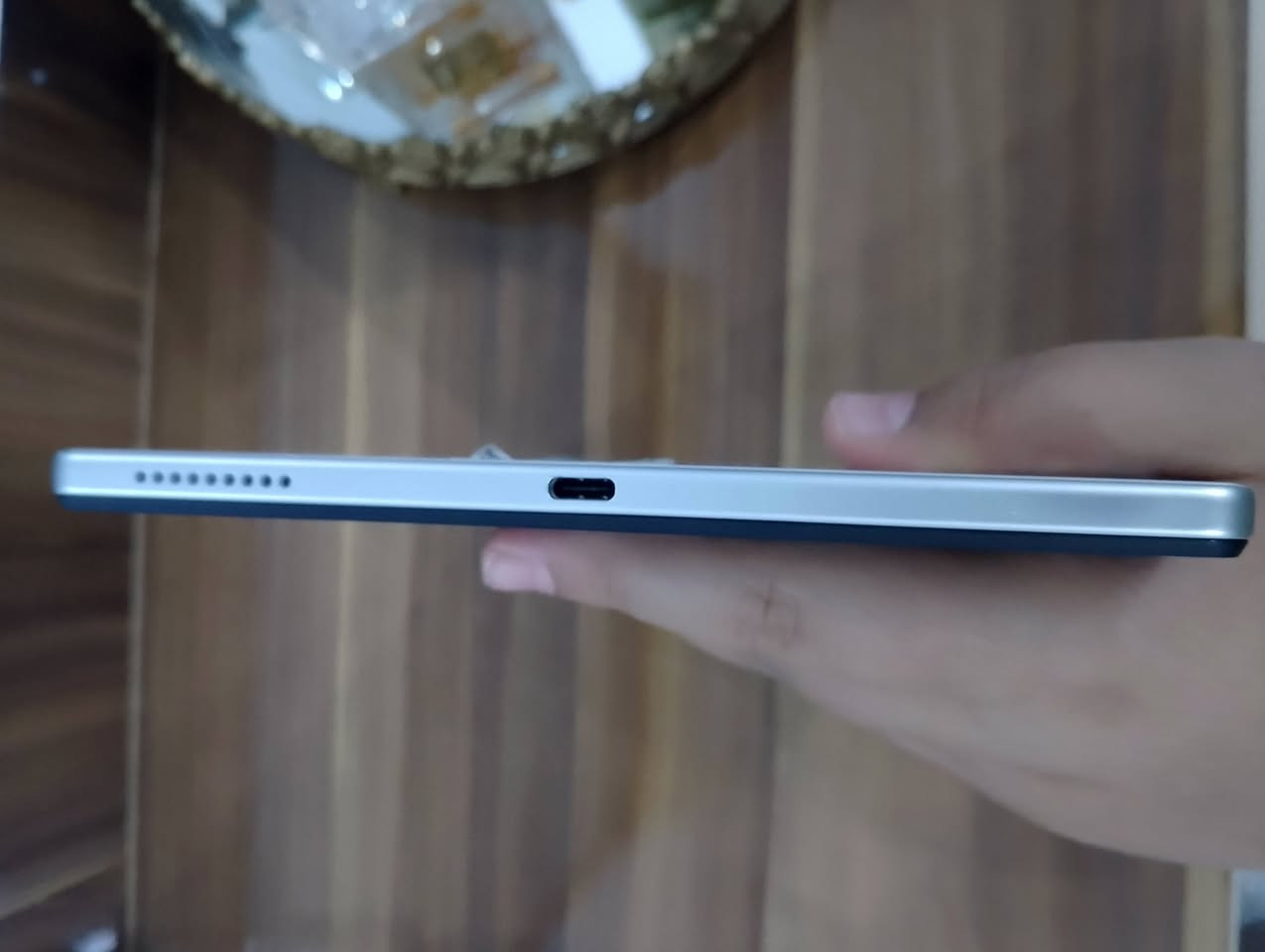 سلام عليكم عندي ايباد نوعيه Lenovo 
الذاكرة: 64 جيجابايت مع 4 جيجابايت رام.
الشاشة: كبيرة بمقاس 10.1 بوصة (واضحة بدقة FHD).

الأداء: معالج ثماني النواة (ممتاز للدراسة، التصفح، واليوتيوب).

البطارية: 5000 مللي أمبير

المميزات: سماعات ستيريو قوية وجسم نحيف.


**إذا كنت صاحب هذا الإعلان وتريد حذفه لأي سبب، رجاءا أرسل رسالة إلى الدعم الفني**