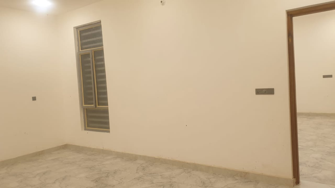 الدار  الــبــــيـــع
 قريب ع شارع العام يبعد 400 م
  📐 المساحة:(170م)طابق ونص  يتكون2 غرف نوم
السعر 130                          
 خدمات ماء مجاري كهرباء تبليط 
العنوان ميسان طريق بغداد قرب بانزين خانه الحكوميه الي بجهة الجامعات حي القصور   
 للاستفسار اكثر الاتصال علئ الارقام التاليه / اوشراء قطع أراضي مقاطعه ابوشطيب
رقم صاحب الدار ***********
