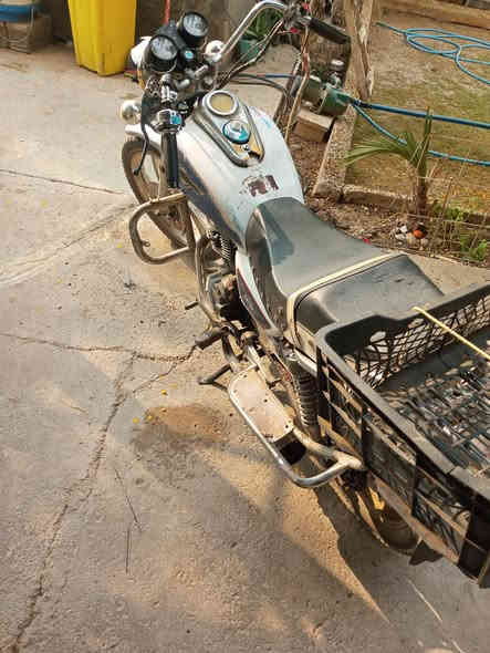 السلام عليكم شباب دراجه للبيع الدراجه كامله شغاله هندر وسلف كله شغال بدون ارواق بس مكفول من السرقه السعر ٣٠٠الف اخوان سعر نهائي يعني خاصمها العنوان قضاء الخالص ناحية هبهب ***********
