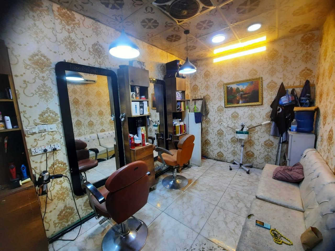محل حلاقه للبيع في كربلاء الوفاء شارع عشرين مقابل ارخصلك 5  غير متواجد عل فيس
للاستفسار على هذه 
الرقم ***********
