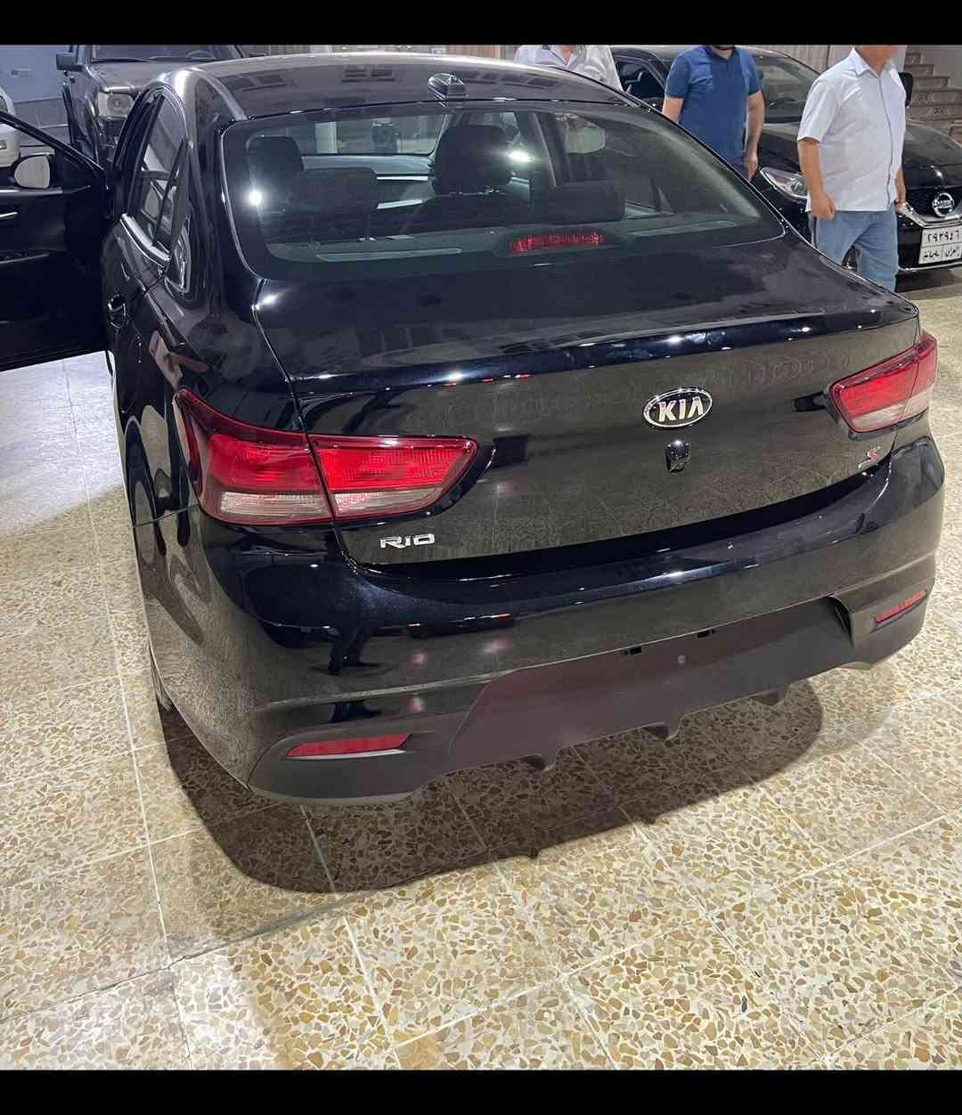 بدون دواخل تبديل باب بلادي و جاملخ بوياخ بس
* Kia rio 2020 shasha gawray  8 gear
* 1.6L 4-cylinder engine
* 120 hp
* 112 lb-ft (152 Nm) torque
* Front-wheel drive (FWD) 
* Cruise control
* Rear-view camera
* 7-inch touchscreen
* Apple CarPlay
* Android Auto
* Bluetooth
* Rear USB charging port
Fuel Economy
* 33 MPG city
* 60/40 folding rear seat
* Sliding center armrest
* 2 keys
* sport button
Whatsapp :*********** أربيل, العراق
