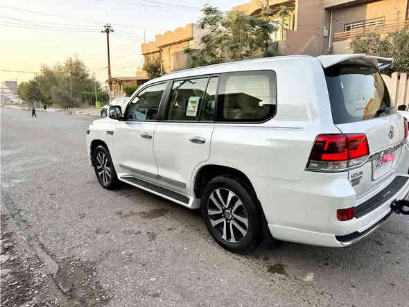 لاندكروزر 2019 كراند تورينك جيهان درجة اولى محرك 8 سلندر 
ماشية 99 الف بسمي سيارة سنوية هزة رقم فحص مروري كله جديده بدون نقص 
سيارة من دعامية الدعامية شرط فقط اقل من شبر تعديل بارد خفيف جدا حافة جاملغ لاغيره باقي سيارة كله شرط حتى دعامياتها شرط 
8 ارباك كشنات كهربائي اثنينهن وإشارات ترحيب و3 شاشات وحساسات امامي خافي جنطة خلفي كهربائي بصمة يدات بلادي نيكل لايتات اسود بلادي حجم إطار 20 تشغيل عن بعد
كشنات جلد تدفئة فتحة سلايت ثلاجة وباقي موصفات معروفه 
مكان سيارة كركوك حي عسكري سعره 540 بيه مجال للطيبين  ***********
