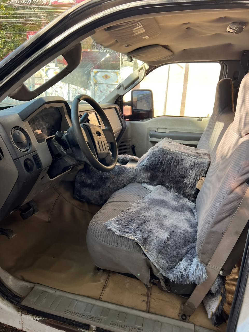 فورد للبيع موديل 2009 بانزين 10 سلندر السعر 40 مكاني بغداد ***********
