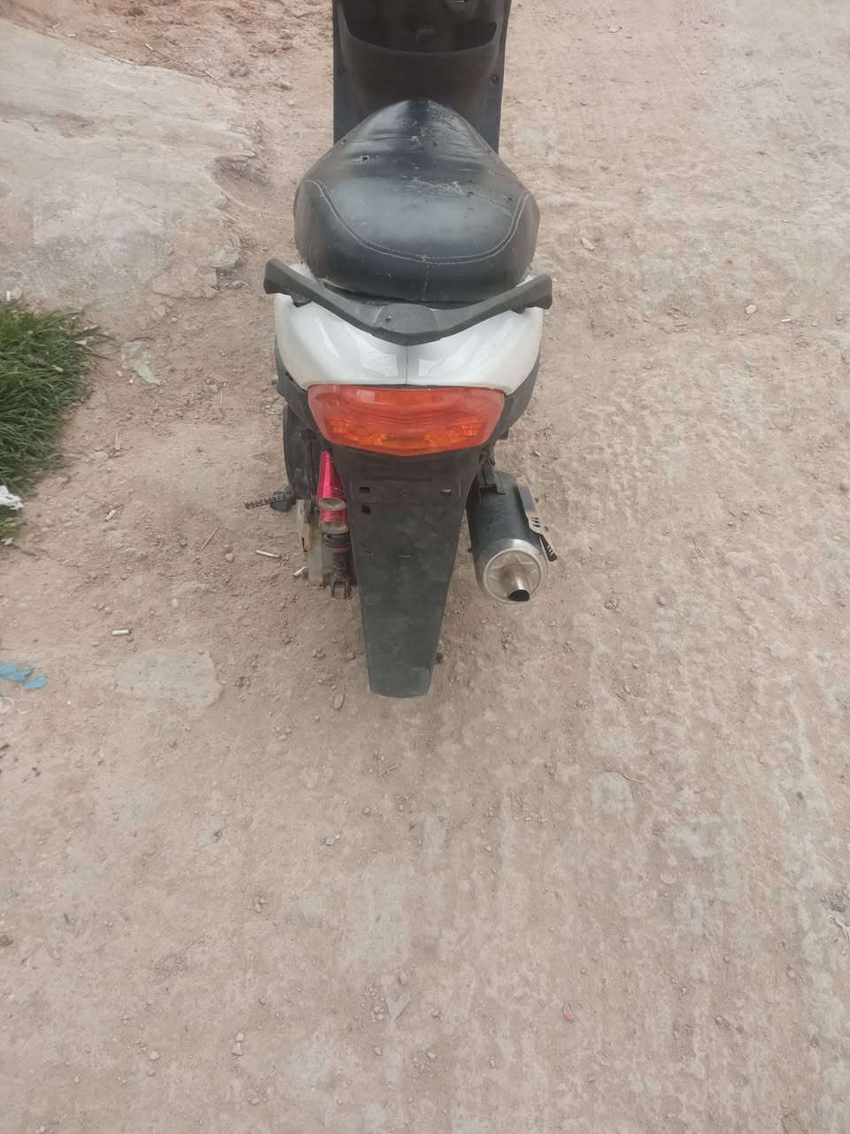 السلام عليكم ماكس للبيع نظيفه ما مفتوحه كهربائيات كلها شغاله بس حوسه الشنطه مالتها تعبانه السعر 475 وبيها مجال الوان حله شارع 80 قرب الساده ابو خطه ***********
