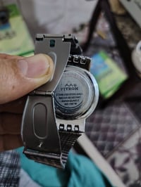 ساعه يابانية الأصلية السعر ٥٠ الف للتواصل والاستفسار 07883751073