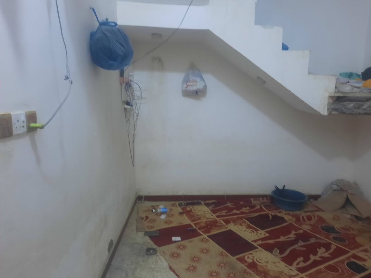 بيت للبيع ١٠٠م ركن طابق واحد مطلوب لصندوق الإسكان ٣٢مليون النواقص اشتايكر السطح والستاره والدرج والباقي جاهز من الداخل والخارج العنوان الإسكان الصناعي حي المهندسين خلف روضة الافياء ت***********
