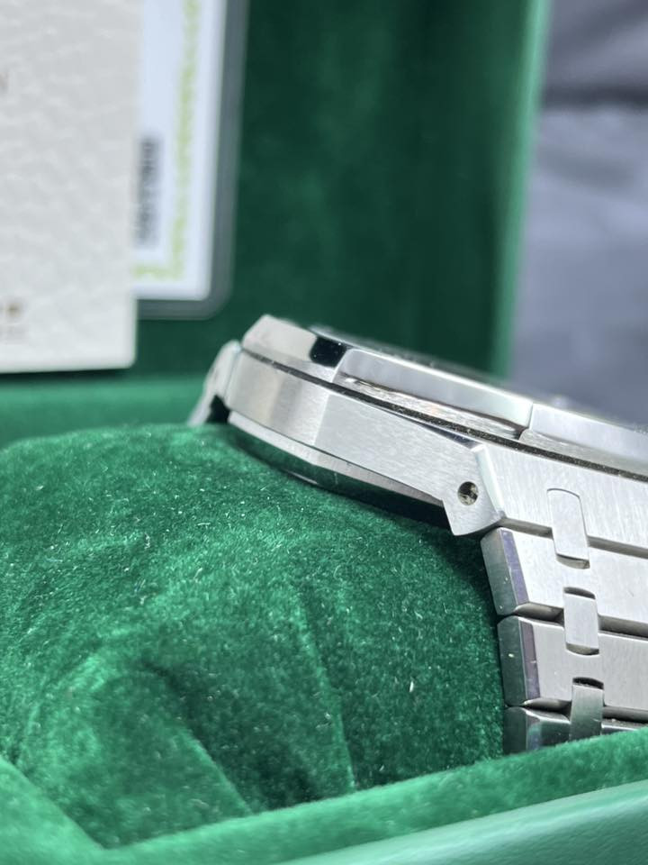 ميخائيل موسكو
الهيكل ستانلس ستيل 
القطر 42
حبة الماس مع شهادة فحص عند الرقم6
اوتوماتيك خزن طاقه 48 ساعة
السعر 110$
الحالة(مستعمل)


**إذا كنت صاحب هذا الإعلان وتريد حذفه لأي سبب، رجاءا أرسل رسالة إلى الدعم الفني**