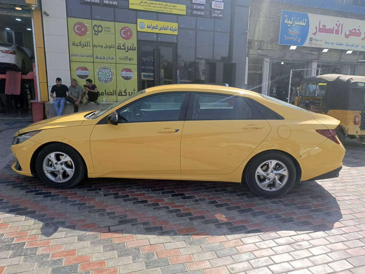السلام عليكم الانترة للبيع موديل 2022 كاملة من كلشي ما بيها اي نقص وارد امريكي صور الحادث مرفقة بل صور 
ماشية 210000 وهنا بغداد بيها مكانات صغيرة صبغ وصبغ جاملغ خلفي مكان السيارة بغداد السعر 115 وبيها مجال 
ملاحظة مرات يصفن الكير باول تشغيلة 30 ثانيه او اقل  نوع الاكير سيفيتي السيارة باسمي تحويل ثاني يوم 
الاستفسار الاتصال 
***********
***********
