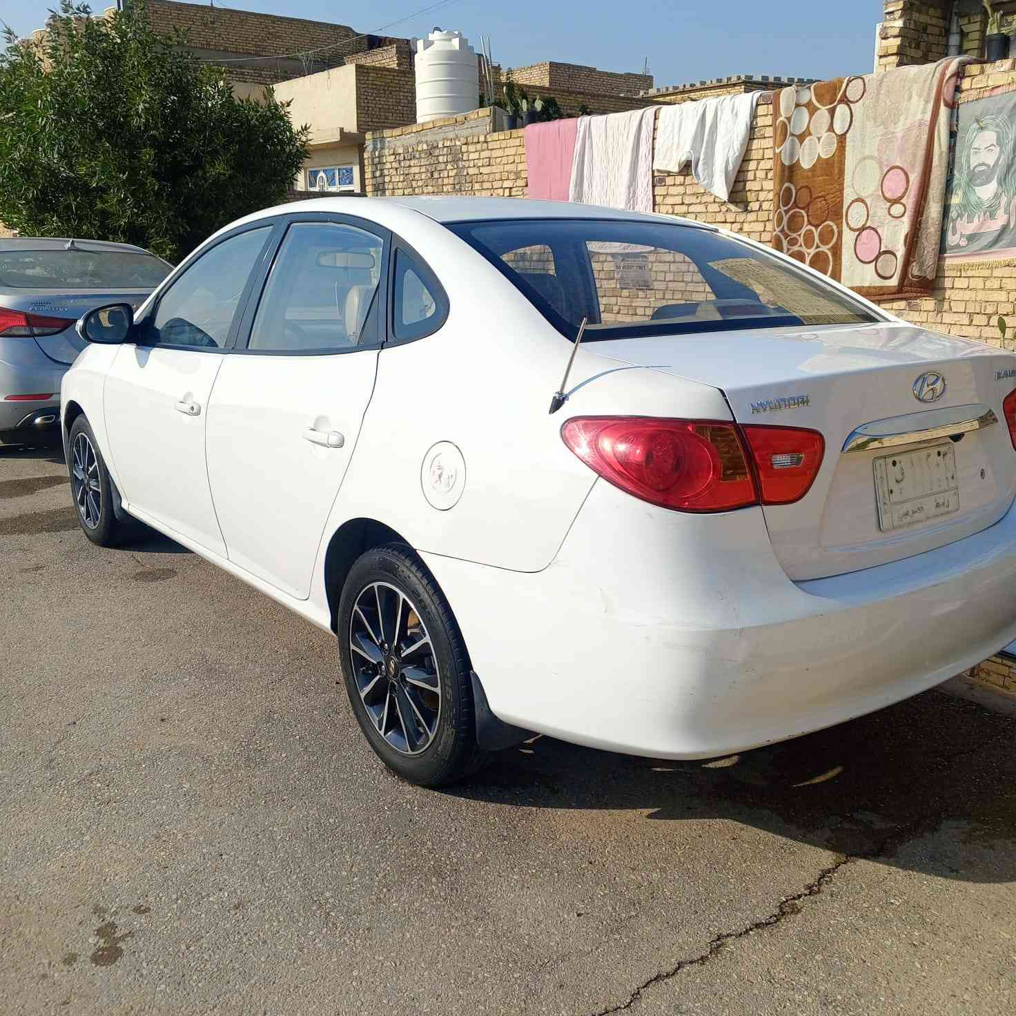 السلام عليكم انترا موديل2011
رقم واسط تحويل ثاني يوم مكينه 1600 
جاهزه كير ومكينه تبريد ثلج حداديه خير من الله 
فتحه سقف سلايت روف طكتين داخل عسلي 
السياره بيه رشات صبغ بدون دواخل 
مكان السياره بلكوت ***********
السعر بدفتر وبيه مجال بسيط حك جيه
