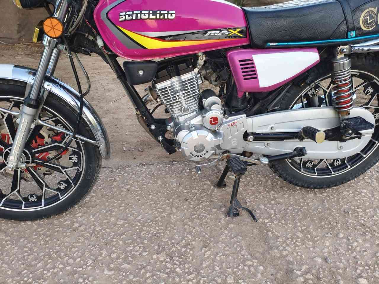 السلام عليكم دراجه سيفان 25
للبيع دراجه خير من الله دراجه كهربائات كلها شغاله سلف بسمه تشغيل عن بعد ول دراجه شوفت عيونكم 
مكان الدراجه (حله شوملي)رقم الموبايل بي واتساب ***********
