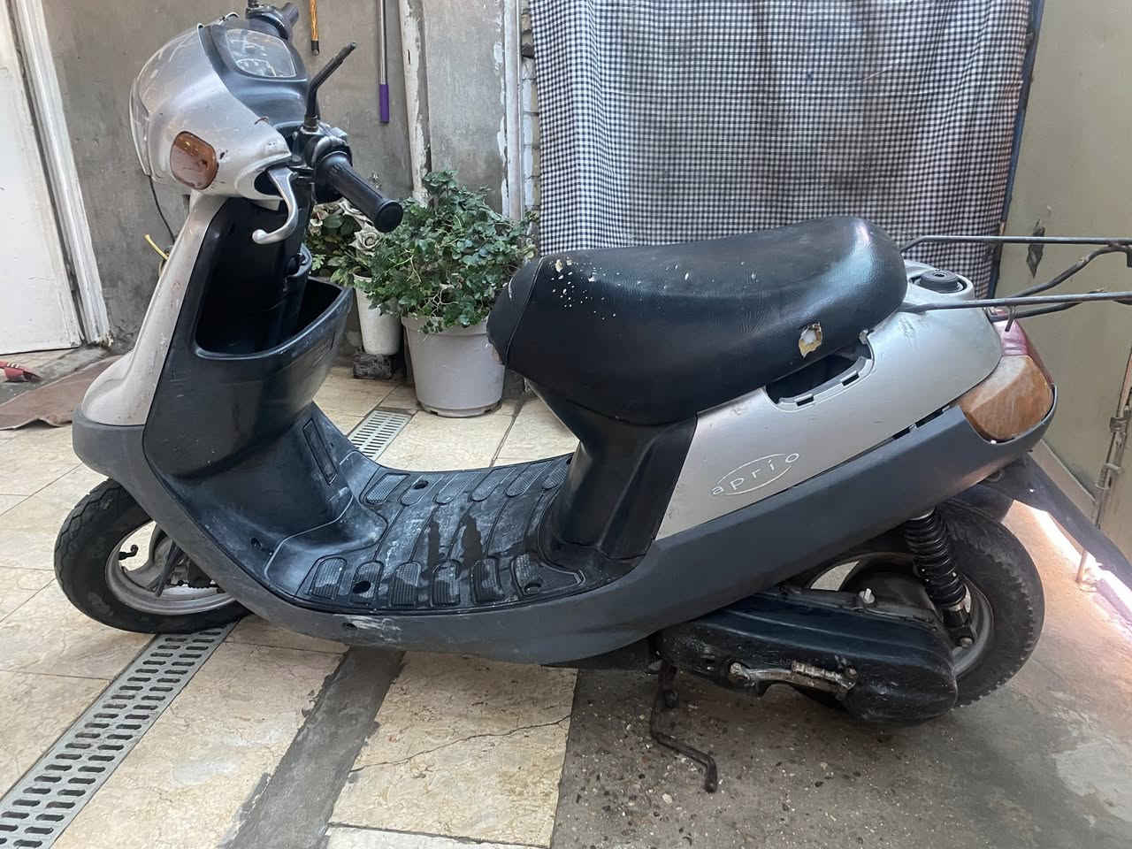 دراجة بطة 60 نظيفه كلشي بيها شغال  السعر 200  مكاني بغداد رقمي ***********
