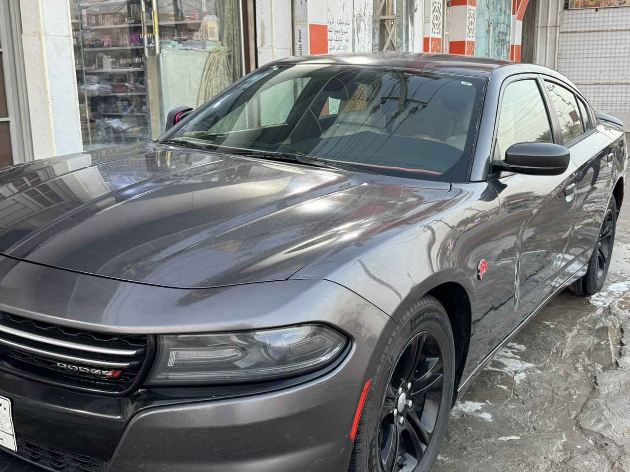 السلام عليكم 
جارجر 15 اصل رقم بغداد بأسمي
السيارة كلين لا ضربه ولا غرق 
من دخلت للعراق لليوم ممشتغله خط  
على ايدي بيها بارد فقط 
ماشية 120 
مواصفات الجارجر المعروفه 
حساس و كامره  و تحكم و تشغيل عن بُعد
وباقي المواصفات
التفاصيل  الي تخصها من صور
ومعلومات  خارج العراق موجودة   
مكاني ناصريه مركز السعر 185 وبيها مجال للشراي 
الرقم ***********
