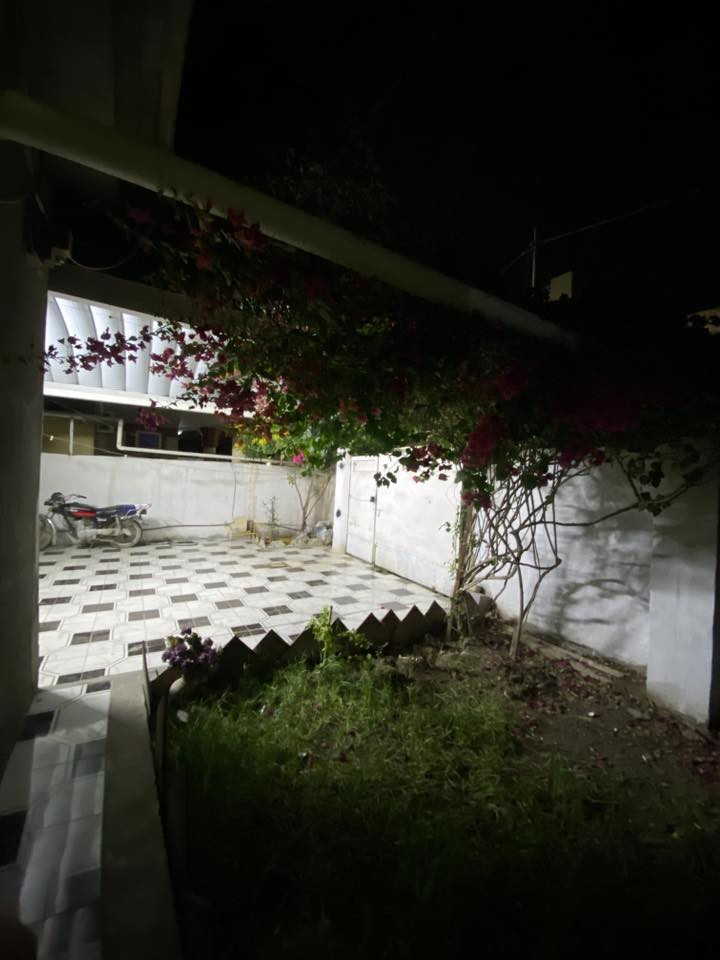 دار للبيع مساحه 200متر بناء حديث
سند 25ملك صرف غرفتين وصاله ومطبخ وكليدور ومجمع صحيات كراج +حديقه 

بيت جاهز 

عنوان منطقه گريطعه قرب اسواق ايوب الويساري 

***********

واتساب
