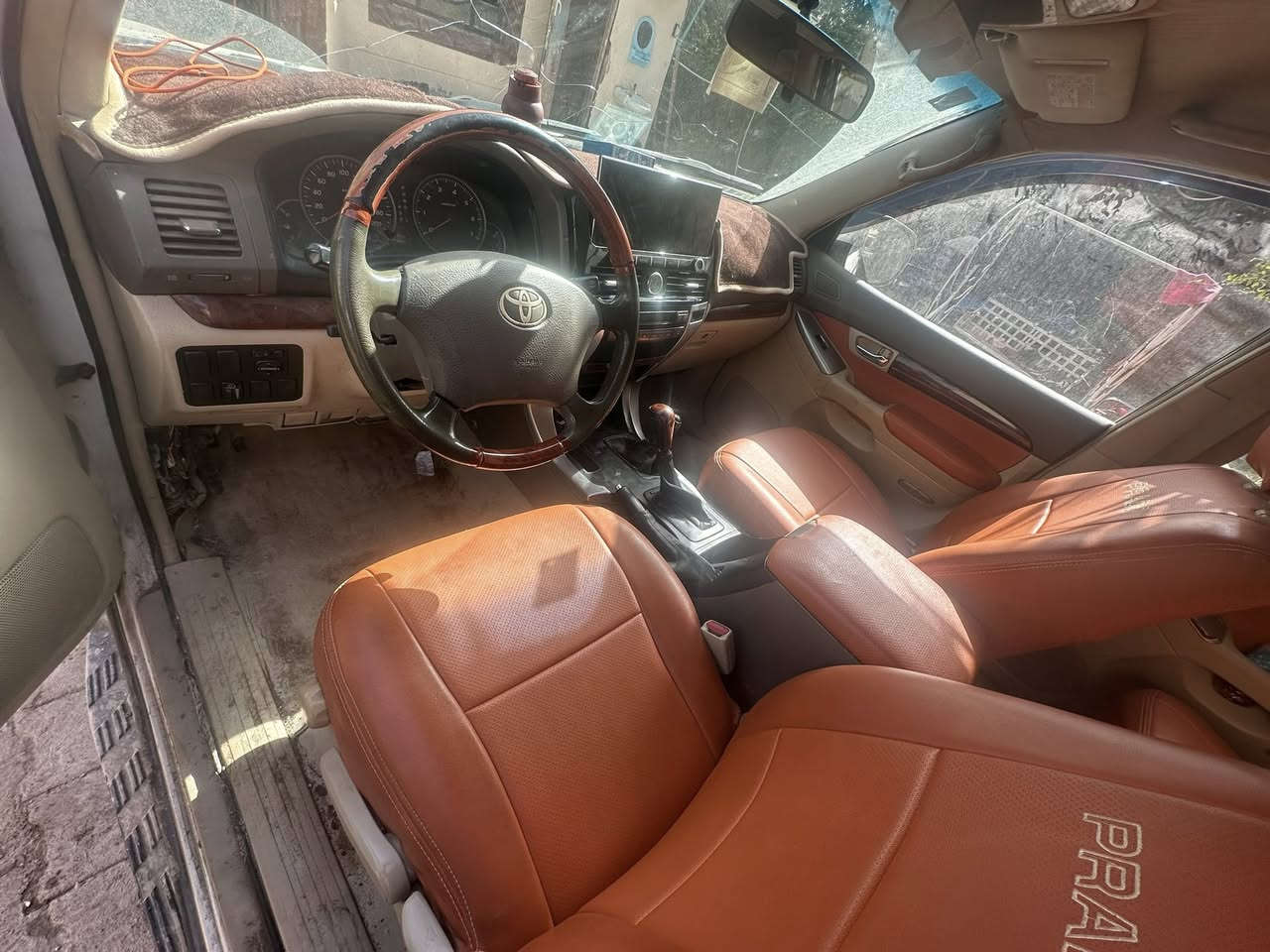 سلام عليكم برادو 2008  مكلوبه كينه 6 لا تنقيص ولا تبخير تخم تاير جديد تبريد شقالي قطعتين تحويل ثاني يوم سنويه جديده سعر 95 وبيها مجال  مكان سياره البصره ابي الخصيب الهاتف ***********
