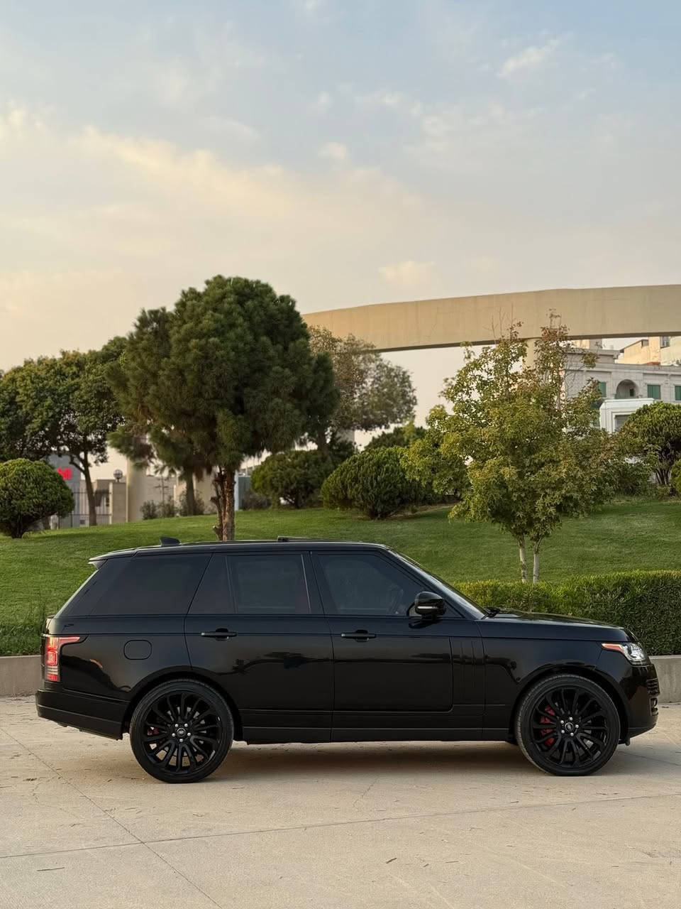 السلام عليكم  
للبيع او المرواس 
رانج روفر فووك  2017 
امريكي كليين تايتل 
مكينة 8 سوبر جارج 
محرك بانزين 
السياره بلاك اديشن  كلها 
داخل احمر 
فوووول مواصفات 
بانوراما 
كشنات تدفئة تبريد 
حساسات +رادارات كامله 
ومعروفه هيه مواصفات الرانج 
السيارة كلش جديده ومكفوله كفاله عامه من الصبغ والفتح والتبديل 
السعر بلااااااش وماكو موديل 2017 بهذا السعر 
السعر 315 ورقه وبيها مجال للشراي 
يعني 31,500 $ وبيها مجال 
الي تعجبه السياره رجاءا يجي يشوفها ويقتنع ويكطع سعر 
مكانيي بغداد 
السياره رقم  سليمانيه  تحويل ثاني يوم 
تلفون ***********
