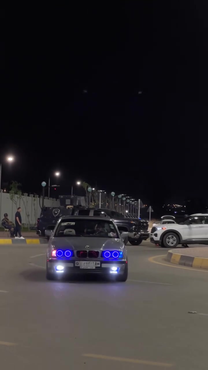 السلام عليكم شباب السياره للبيع  بي ام 520 بس كير عادي  ليت زنون اسليت بجم عريض طخم تايرات جديد باتري جديد ويل نضيف مال حويه داخل جلد اسود الغرفه حلوه حيل  مكينه لا صرف ولا نفخ جديده حلوه عيله شوته  رياضي كهربايت كله شغاله السعر 58وبيه مجال للتواصل ***********
