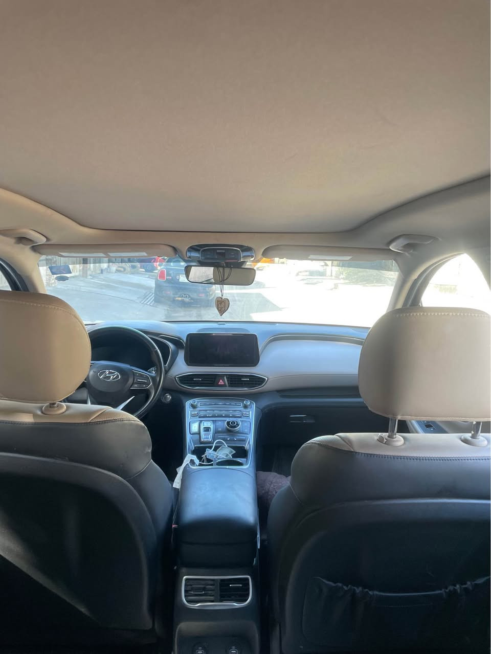 السلام عليكم 
للبيع سنتافيا هايبرد موديل ٢٠٢٣ 
فول موصفات 
 بنوراما 
كشنات جلد
تدفئه كشنات 
رادرارت  
حساس 
كامرات ٣٦٠كامره مع الاشاره
فور ويل 
السياره ماشيه ٣٦ الف 
محرك ١٦٠٠ تيربو 
حادثهه بنيد وقبق الجنطه صبغ بدون شاصي ولغد 
وصور الحادث موجوده
السعر 185 وبيه مجال بسيط
العنوان بغداد 
*********** بغداد, العراق
