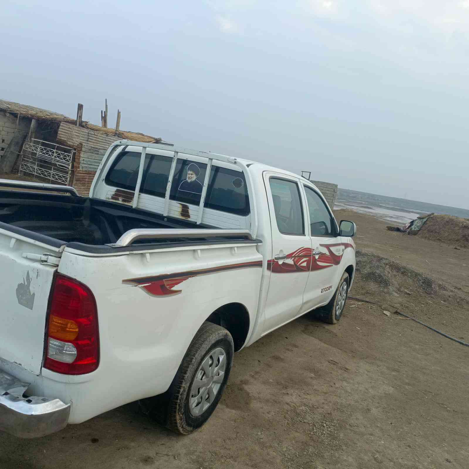 السلام وعليكم سياره للبيع بيك اب موديل 2007 سياره حلوه وجديده حداديه جديده مكينه جديده رقم كربلاء مكان الناصريه قضاء جبايش
السعر 120 وبيه مجال رقم التليفون 
***********
