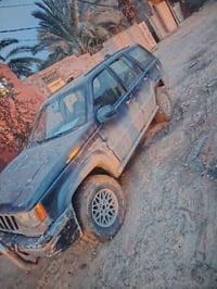جيب شيروكي ٩٣ مداور نفس اليوم بيع او مراوس حسب القناعه سعر ٢٧ 07829905...