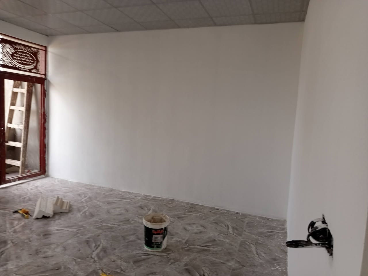 مشتملين طابقين متجاورات ركن١٠٠ م كل واحد طابو زراعي سند ٢٥ مكاتبه ووكاله تستلم ماء وكهرباء وتبليط وخط مولد وإنارة الاستلام قبل نهاية شهر شباط الاول استقبال ومطبخ وصاله  وغرفة نوم وصحيات داخليه وخارجية والثاني صاله وغرفة نوم وصحيات ام العضام شارع السده خلف الصناعه الثالثه سعر الواحد ٦٣ مليون وبي مجال للشراي للاستفسار خاص او ***********
