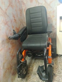 من رخصة الادمن يوجد عربانه معوقين على شحن جديده وبطاريه معها استعمال ا...