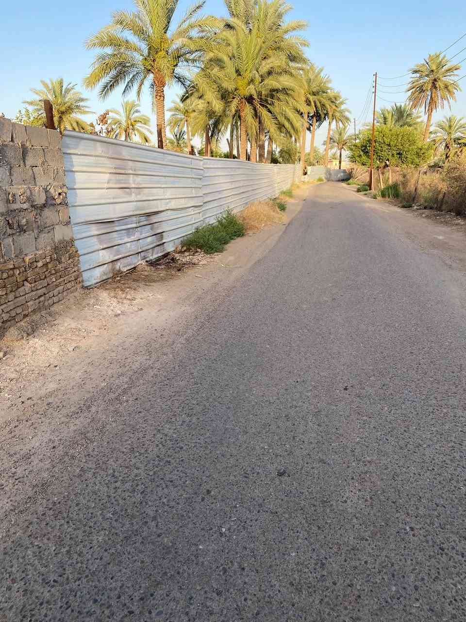 #للبيع 
2دونم سند 25  تحويل مباشر على طابو المحموديه تحتوي على  بيت مساحته 170متر   + بيوت زجاجيه مساحة البيت الواحد 56 متر   كافه الخدمات مي كهرباء تبليط مكانها اليوسفية جسر صبار. اليريدهن يتصل ويدلل ***********

