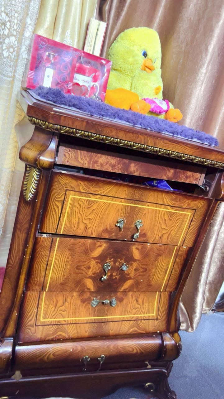 غرفه نوم جديدة معنه لكلمه مكان بغداد بياع 500 وبيه مجال رقم 0777 502 4833
