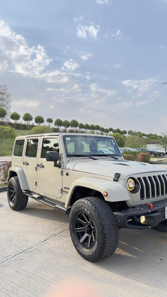 عربي / كوردي
جيب رانگلر موديل 2017 فئة سبورت Sport Trail Rated ومحدث كامل تحديث جديد الشكل الحديث اللون صحراوي عسكري لون مميز جدااا نادر و مرغوب و السقف اسود . محرك V6 المرغوب فورويل و كير اوتوماتك وجامات اوتوماتك ((السياره بدون قطرة صبغ بيه فقط بارد قليل ع كد كف ايد شبر واحد بالجاملغ الامامي طرف السكن))  و بدون ايرباك و بدون دواخل وكلشي ع الفحص السيارة تحديث كامل و جماليات و كماليات وبنيد وشباك و لايتات ليد دائري و عدسات و دعامية كله مبدل تحديث ((روبيكون ))فقط لجمالية البجم و السيارة معلايه و تايرات و وياله مميز و شاشه كبيره ماركة براند اصلي .
سقف كامل تنفتح بانوراما مكشوف ومحرك و كير و كهربائيات و اكسل و كلشي بشرط الفحص برغي ممفتوح سيارة مال بيت و متعوب عليه و رقم شمالي وسنويه وهزه و براد كله جديد و ب اسمي الشخصي و ثاني يوم تحويل ع النظام الجديد مشروع وطني اقليم كردستان يعني ب اي محافظة كردستان تكدر تحول السنوية ب اسمك.

السعر ع  ارقام الهواتف الي شراي يتصل و يتدلل.
***********
*********** واتساب .
ملاحظه// 
عندي فديو خاص توضيح عن السياره و تفاصيله و صور حادث هم موجود ع رقم الواتساب.

جێب رانگلر مۆدیل 2017 مواسەفات Sport Trail Rated  و کامل جوانکاری بۆ کراوە و پێشی کراوەتە شکل نوێ ڕەنگی سەحراوی عەسکەری ناوازە و مەرغوب و سەقف ڕەش مەکینە V6 مه رغوب و دەبڵ ئەکسلی گێر ئۆتۆماتیک و هەر چوار جام کارەبایی سەیارەکە بێ بۆیاغ بێ ئێرباگ بێ ناوگرتن بەشەرت تەنها ((یەک بست ساردی هەیە لە چاملغی پێشەوە لای سەکن)) سەیارەکە بۆنید و لایت لیدی بازنەیی و عەدەسە و چەمبەر و دەعامی پێشەوە کامل گۆڕاوە بە شکڵ نوێ ((روبيكون)) تەنها بۆ جوانی بچم و تایە و ویلی بەرز کراوەتەوە زۆر جوان و ناوازە شاشە ئایپادی گەورەی بڕاندی ئەسڵی بۆ دانراوە سەیارەکە هی ماڵەوەیە و زۆر پاک ڕاگیراوە و ڕەقەم و سەنەوی وهه ززه و به راد هه مووى تازه يه بەناو خۆمەوەیە و ڕاستەوخۆ تەحویل سه نه وى عاج سیستەمی دیجیتاڵی تازە لە هەر شارێکی کوردستان دەتوانی تەحویلی بکەی .

بۆ نرخ ژمارە مۆبایلەکانی دانراوە.

***********
*********** واتساپ 

تێبینی//
ڤیدیۆی تایبەتی سەیارەکەم هەیە لەگەڵ ڕەسمی دەعمی ئەمریکا هەر کەس ویستی لەڕێی ژمارەی واتساپەوە بەردەستە.
