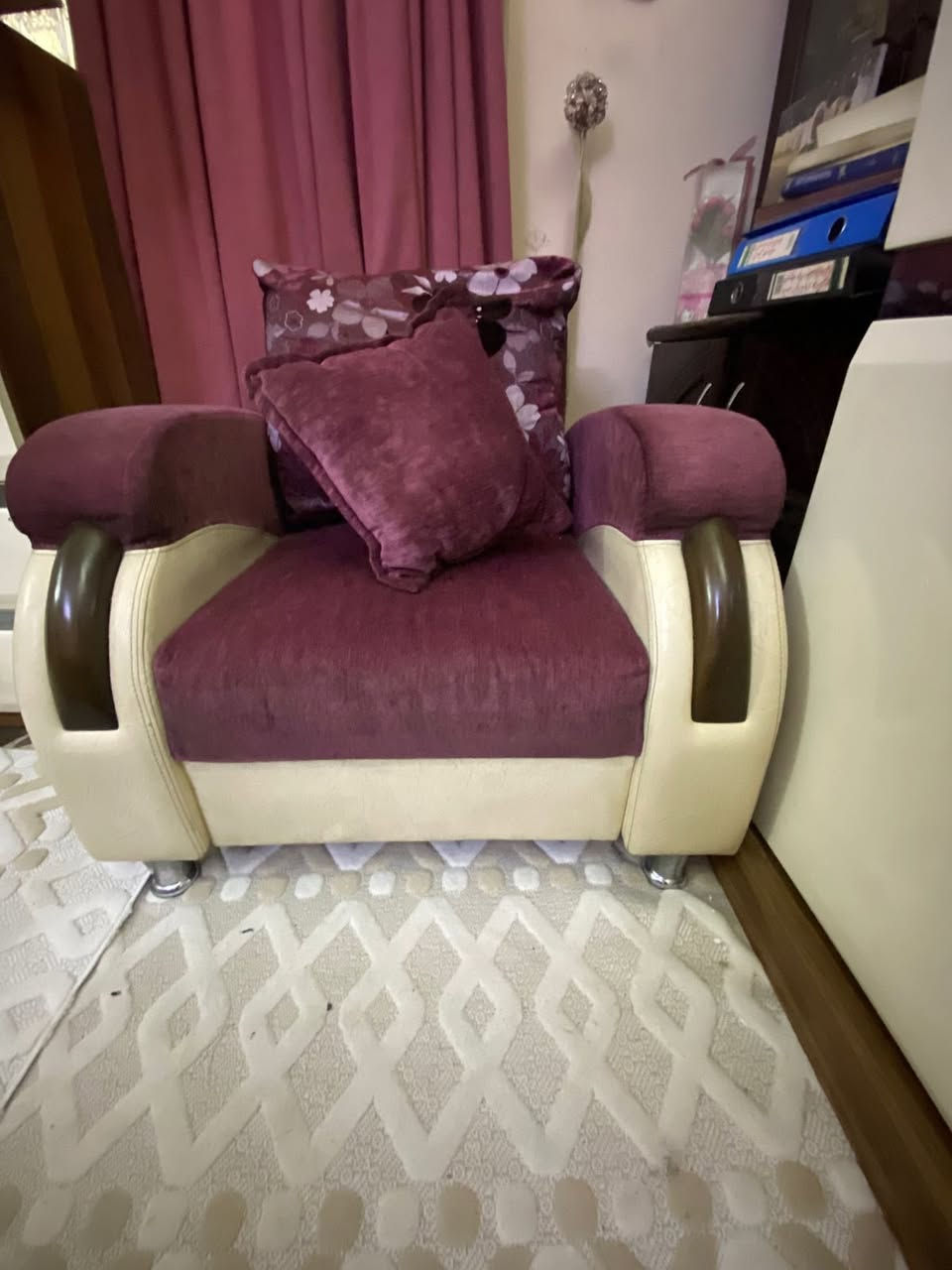 تخم قنفات نظيف 
خشب قوي جداً 
٧ مقاعد 
السعر ٣٠٠ الف 
العنوان كراده


**إذا كنت صاحب هذا الإعلان وتريد حذفه لأي سبب، رجاءا أرسل رسالة إلى الدعم الفني**