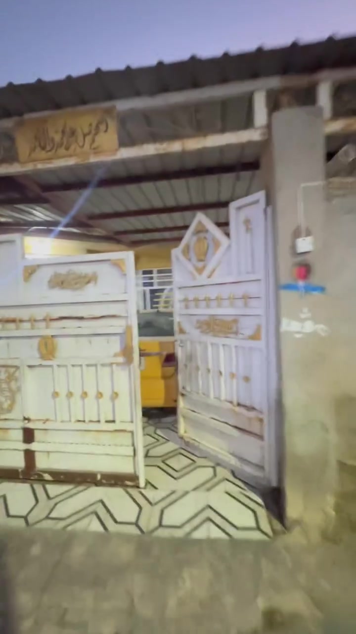 سلام عليكم بيت وقطعه ارض بصفها تفاصيل
مجموع المساحه ٤٦٥ متر  الوجه ٢١ متر والنزال ٢٣ متر التفاصيل بالڤيديو
العنوان نزله شارع عشرين اول شارع ع اليمين وبعدها ع اليسار
شارع شمر .. قريب ع شارع العام كافه الخدمات متوفره بناء بلوك كلاب درجه اولى البيت مناقصه شي جاهز ومساحته تصلح لعائله كبيره استفسار خاص او واتساب *********** واتساب فقط
