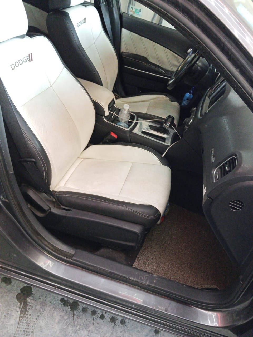 السلام عليكم
جارجر محرك 3600
كلين بلعراق صار بيها حادث باب الصدر صبغ وربع جاملغ الخلفي من يم البكلايت 
موديل 2016
سنويه باسمي 
عارضها 160 وبيها مجال
العنوان البنوك 
***********
