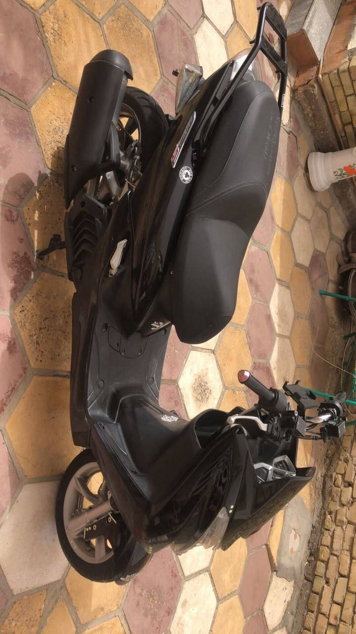 السلام عليكم 
🏍️ للبيع: ياماها ماجستي (Yamaha Majesty S) - نظافة توب
دراجة ياماها ماجستي اس  الدراجة بحالة ممتازة جداً (مثل ما موضح بالصور).
المحرك: 155cc، تبريد راديتر (ماء) عزم وقوة ممتازة.
الحالة: كشر نظيف، تشغيل سلف بنقرة واحدة، كهربائيات كاملة وشغالة 100%.
الإضافات: تايرات بحالة جيدة جداً الدراجة جاهزة من كلشي وما محتاجة أي صرف.
التفاصيل:بيه كفر الكلوب مكسور فقط 
ماشيه : 76
الموديل: ياماها ماجستي S (حجم 155).
السعر: 1,750,000 دينار + ماخذة 2٫500٫000
المكان: [الناصريه].
الرقم : ***********
