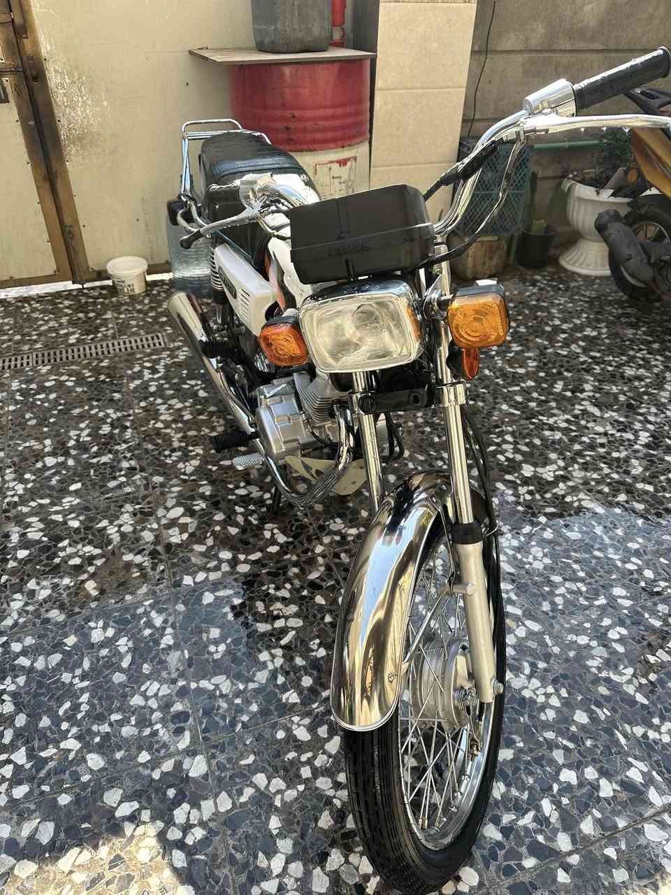 دراجه  كلك نامه امتياز موديل 25 مكفوله من السرقه ومن كلشي كلشي شغال بيها انكر هندر وروح نضافه100‎%‎ شوفت عينك بلصوره مكاني كربلاء فلكه الثوره السعر 450 ومجال قليل كلش الرقم ***********
