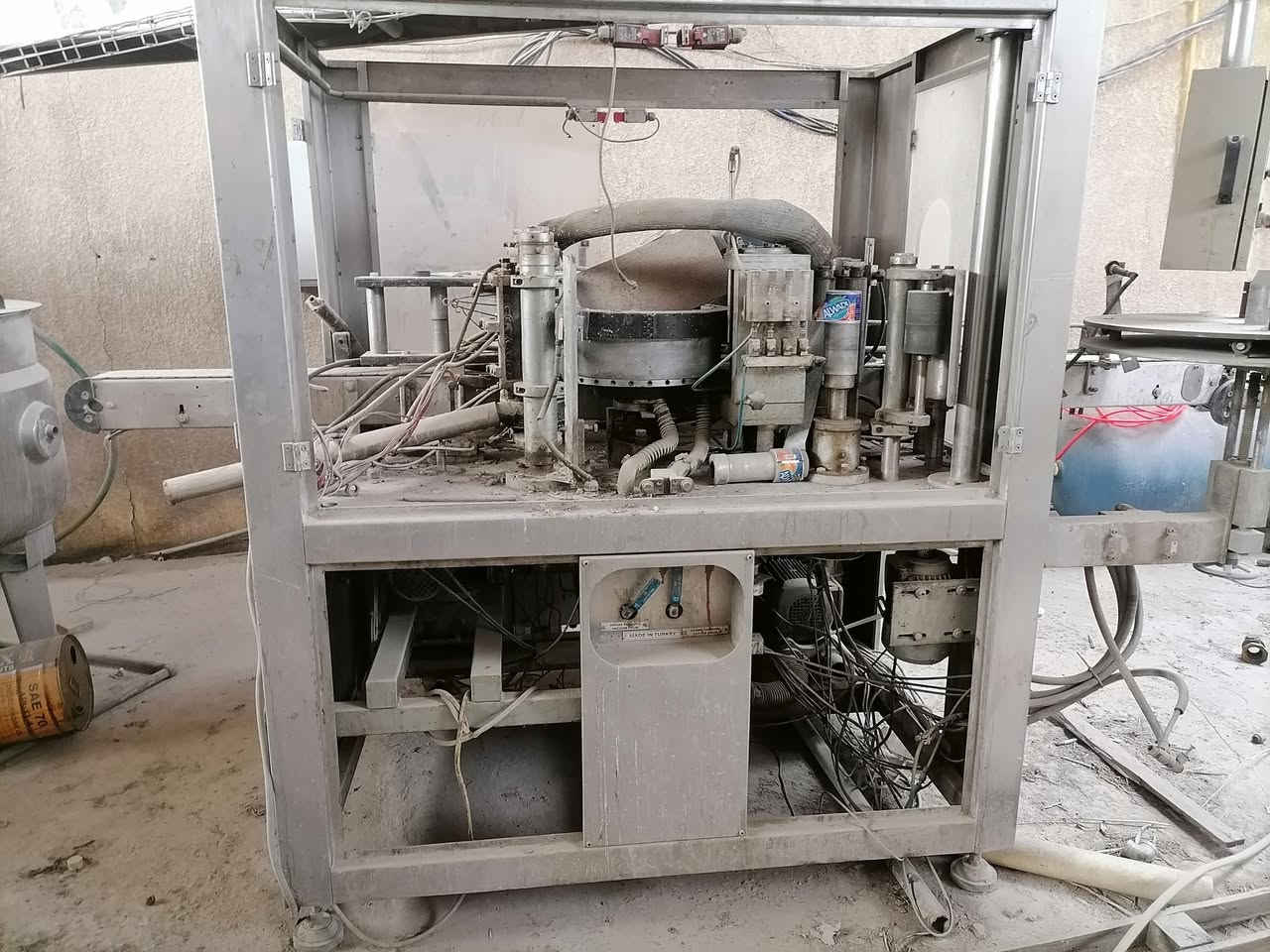 مكلف بالنشر 
للبيع
معمل  عصير ومكائن  متكامل.. لافوفه  وخزانات وغيرها
رقم صاحب المعمل
***********
