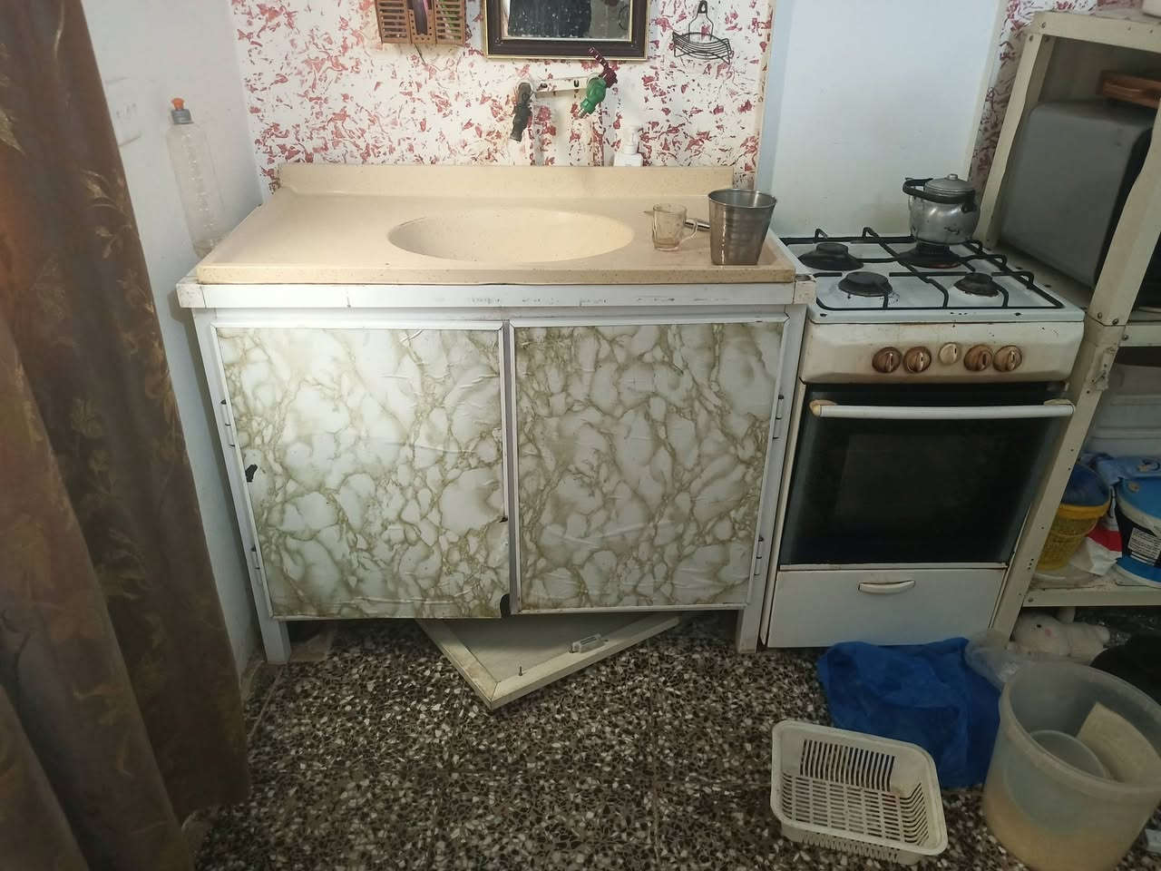 سلام عليكم اغراض مال بيت كامل للبيع العنوان بغداد المشتل وهذا رقمي ***********
